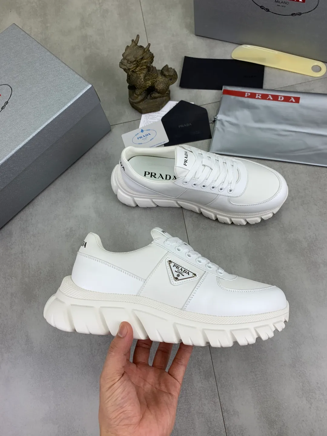 Men's men's shoes 💰P560💰[New style] High version official website popular models are on the market, 🆘 Classic popular models (Prada) are the main popular models, avant-garde and versatile fashion men's shoes private version mold opening, cowhide surface splicing 1:1.. Fashionable and simple, original imported cowhide lining cowhide feet; the atmosphere and personality are more fashionable, eye-catching and pursuing class. It will subvert the old idea and be a must-have for fashion trendsetters with you! Must keep it for yourself! Tall and comfortable, large and low, high-end quality workmanship. Code number: 38-44 (45 46 customized) 4️⃣ colors available.